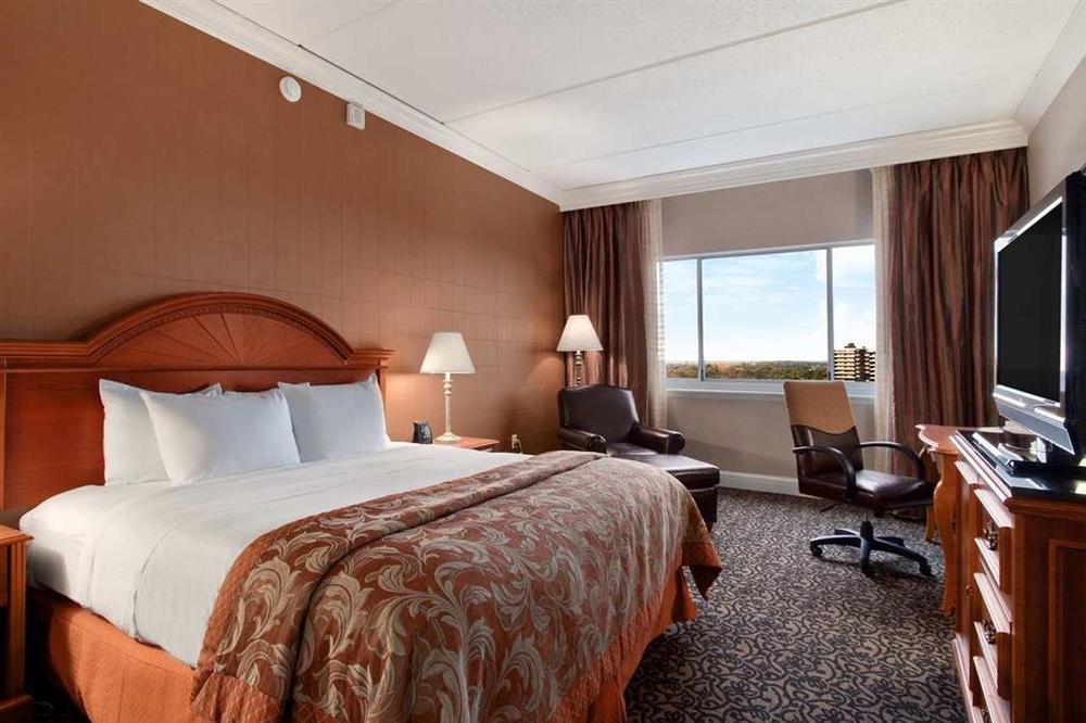Hilton Philadelphia City Avenue Room photo