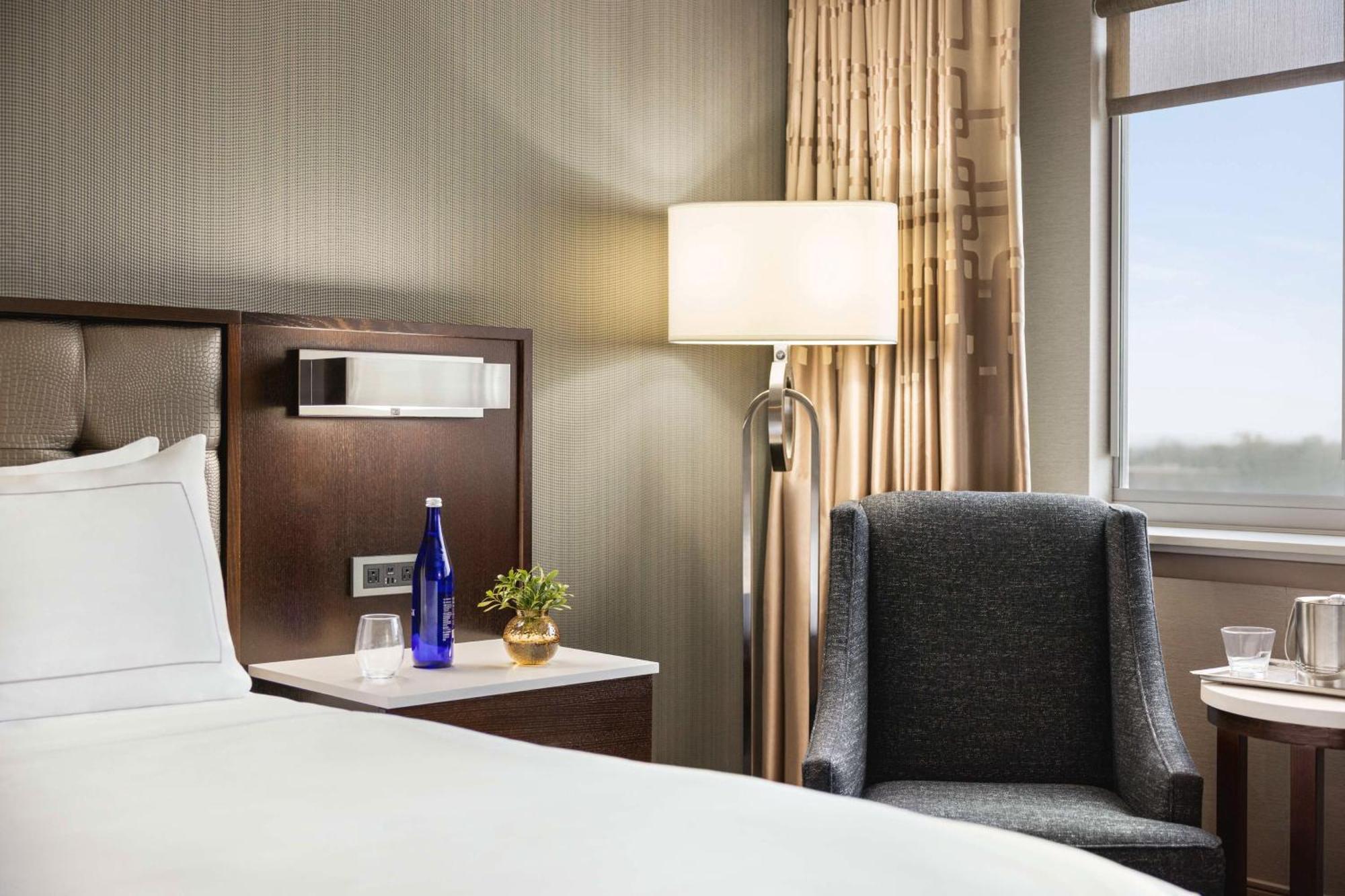 Hilton Philadelphia City Avenue Exterior photo