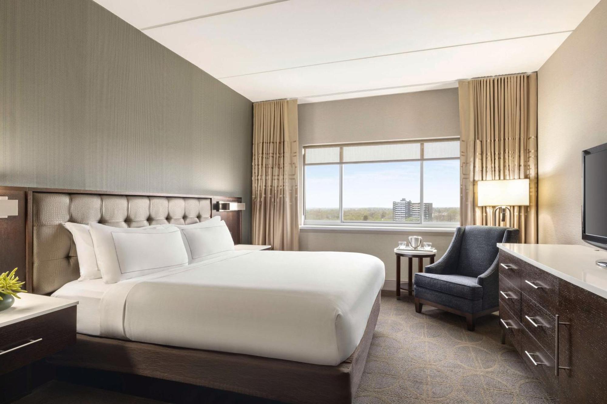 Hilton Philadelphia City Avenue Exterior photo