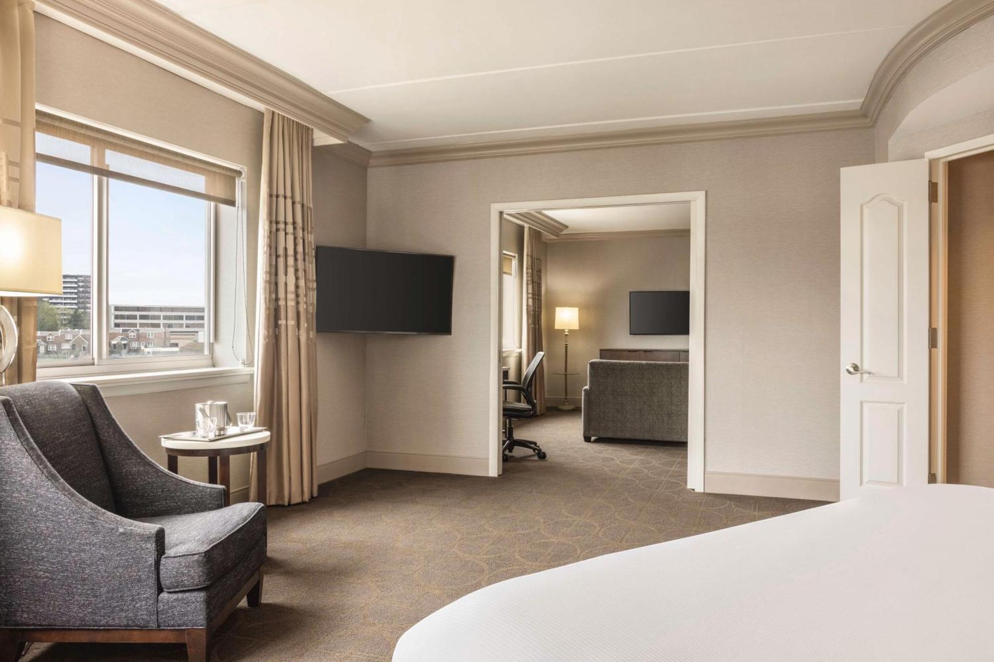 Hilton Philadelphia City Avenue Exterior photo